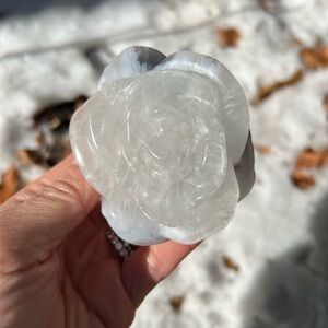 Volcanic (1) agate Flower craving | crystal